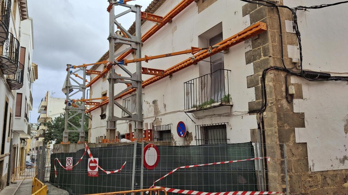 La Casa dels Xolbi, del siglo XV, lleva tres años apuntada y amenaza ruina