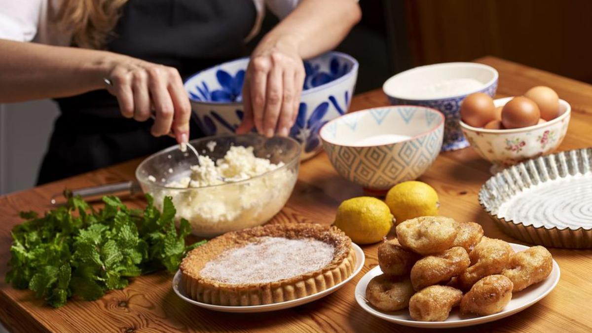 El ‘flaó’ y los buñuelos no pueden faltar en la mesa.  | D.I-