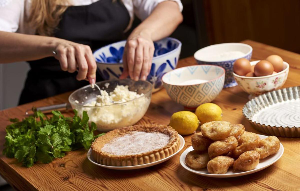 El ‘flaó’ y los buñuelos no pueden faltar en la mesa.  | D.I-