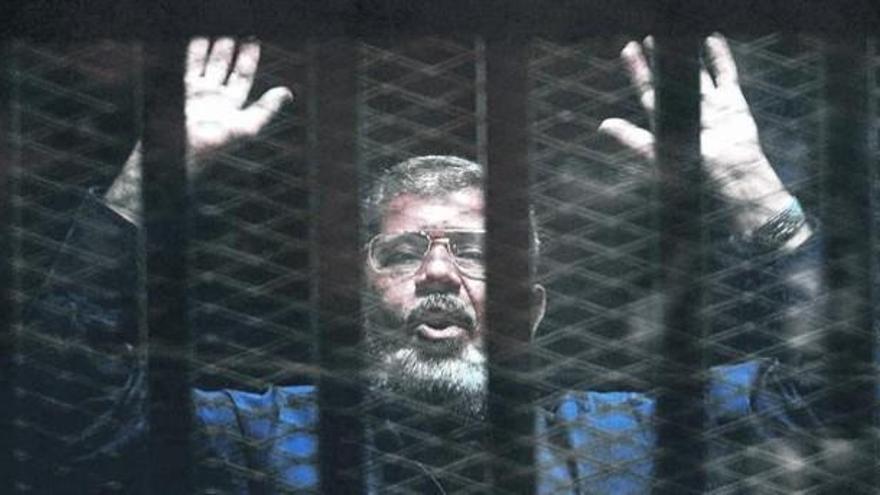 Anulada la pena de muerte al expresidente egipcio Mohamed Mursi