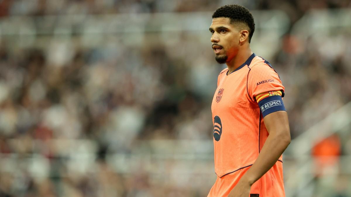 Hansi Flick: "Confío al máximo en las cualidades de Ronald Araujo y en que dará el máximo siempre"