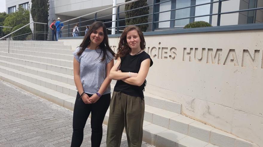 Ester Fayos y Paula Lorenzino en la Universitat Jaume I