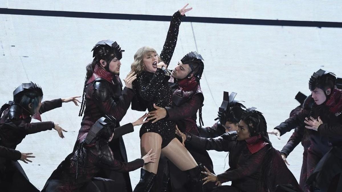 Taylor Swift, durante una actuación de la gira 'Reputation'