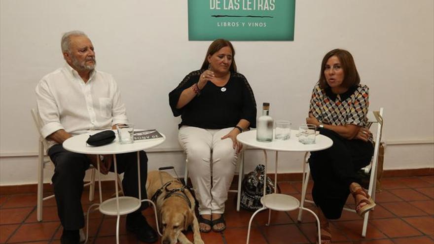 Julio Anguita presenta un nuevo libro de Susana Falcón