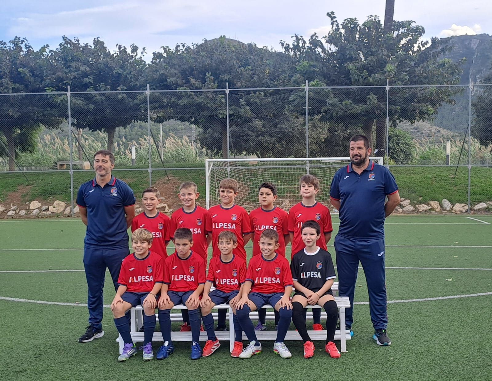 La "familia" de la UE Tavernes 2025-2026 se presenta en sociedad