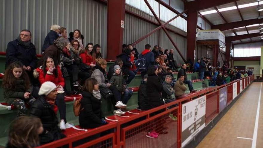 Público en el Torneo de Reyes del UD A Estrada. // Bernabé/Ana Agra