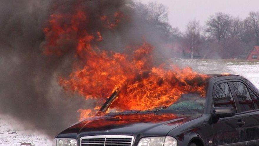 ¿Por qué puede incendiarse un coche?