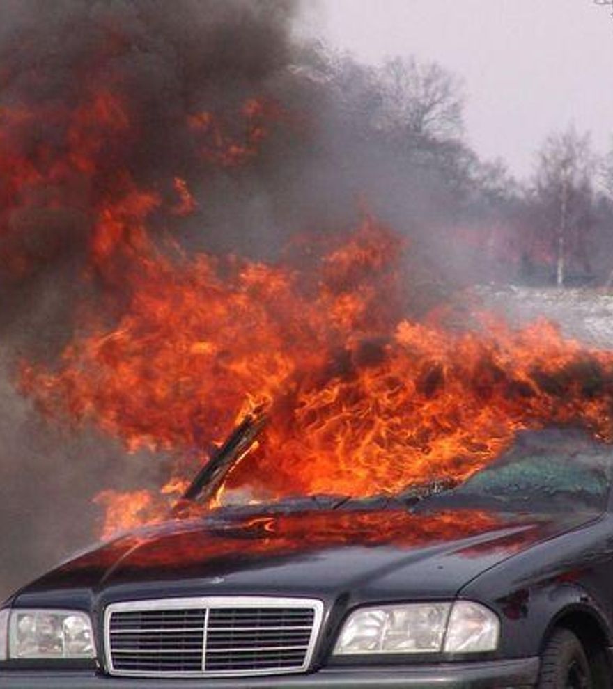 ¿Por qué puede incendiarse un coche?