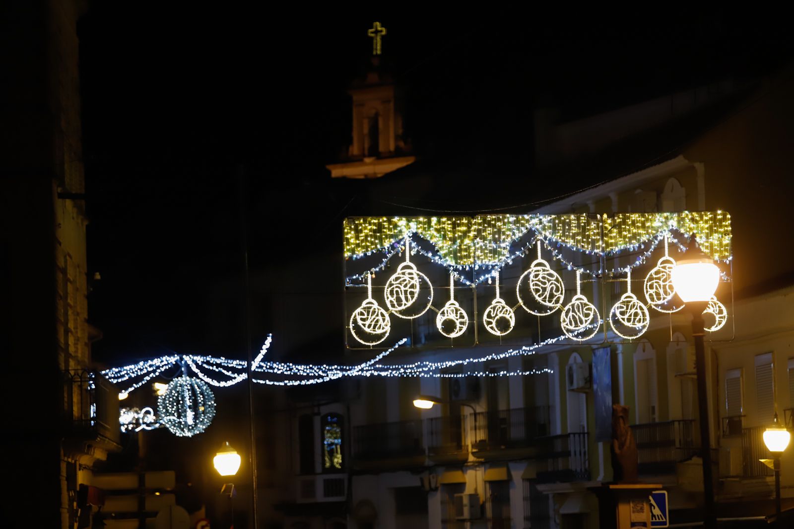 Puente Genil ilumina la Navidad con el estreno mundial de Ecogreenlux