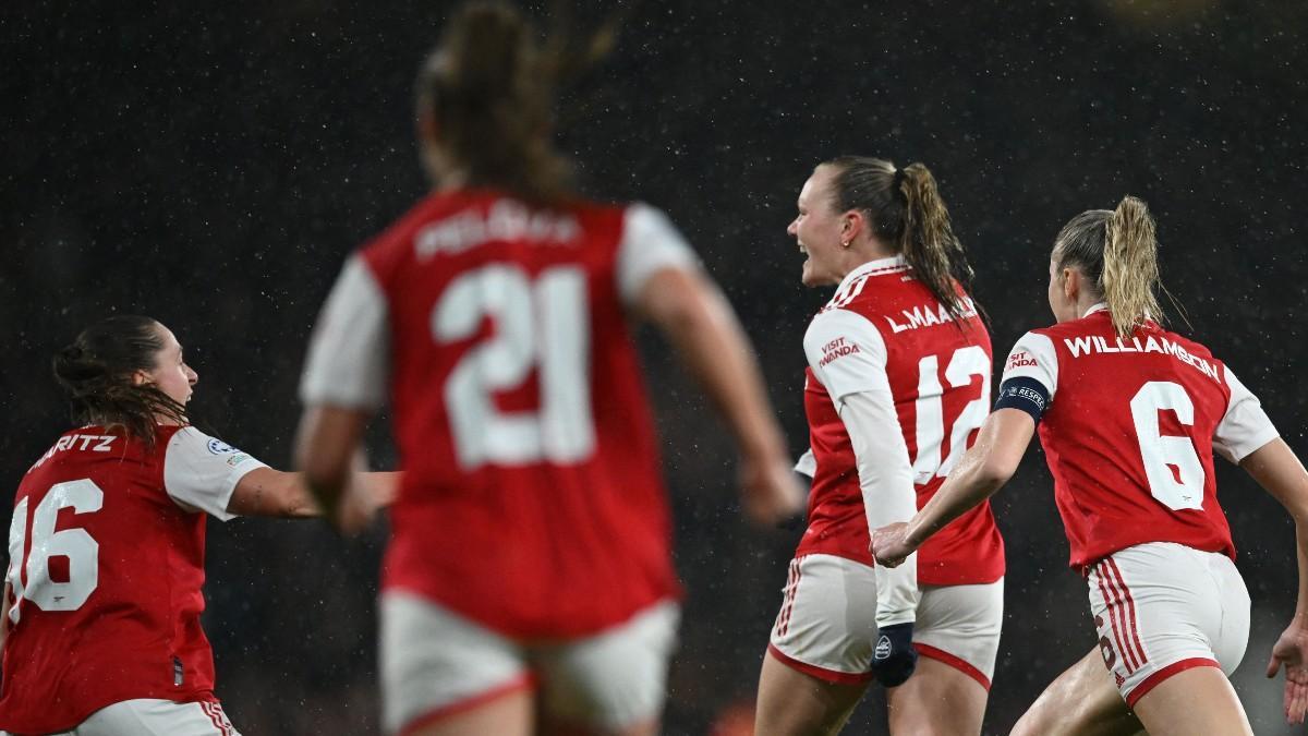 Las jugadoras del Arsenal celebran uno de los tantos del partido