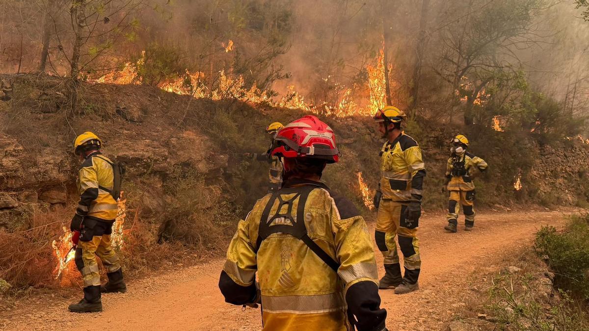 El papel de la Aemet en el incendio de la Vall d'Uixó: así condicionan la humedad y el viento el combate contra el fuego.