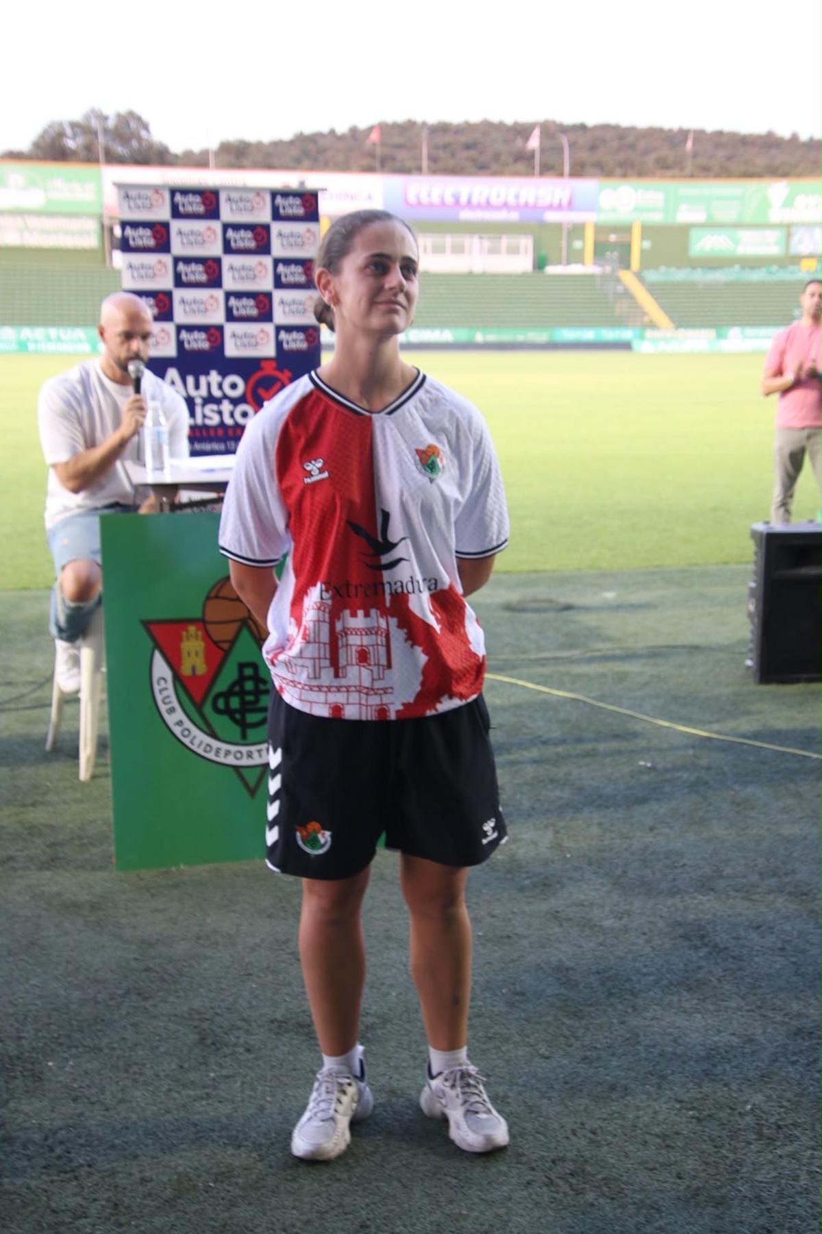 Delia Baz, con la segunda equipación.