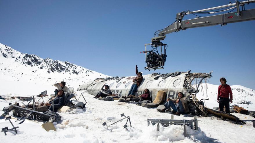 Un momento del rodaje de la película &quot;La sociedad de la nieve&quot;. NETFLIX/EFE///SOLO USO EDITORIAL