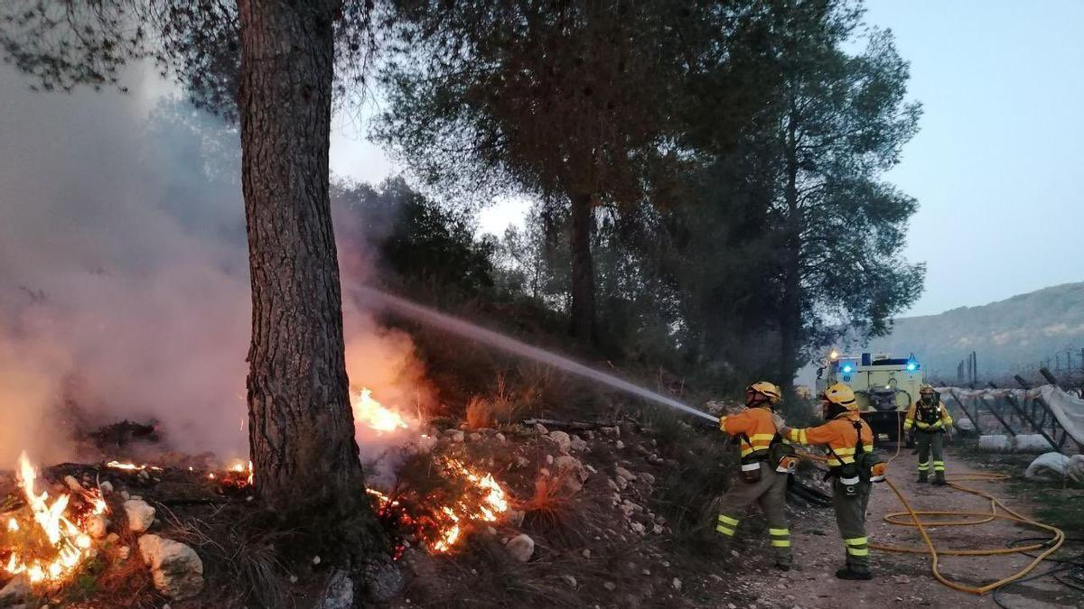 Continúan las labores de extinción del incendio declarado en Sierra Espuña
