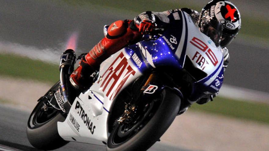 Imagen del piloto español Jorge Lorenzo sobre su Yamaha
