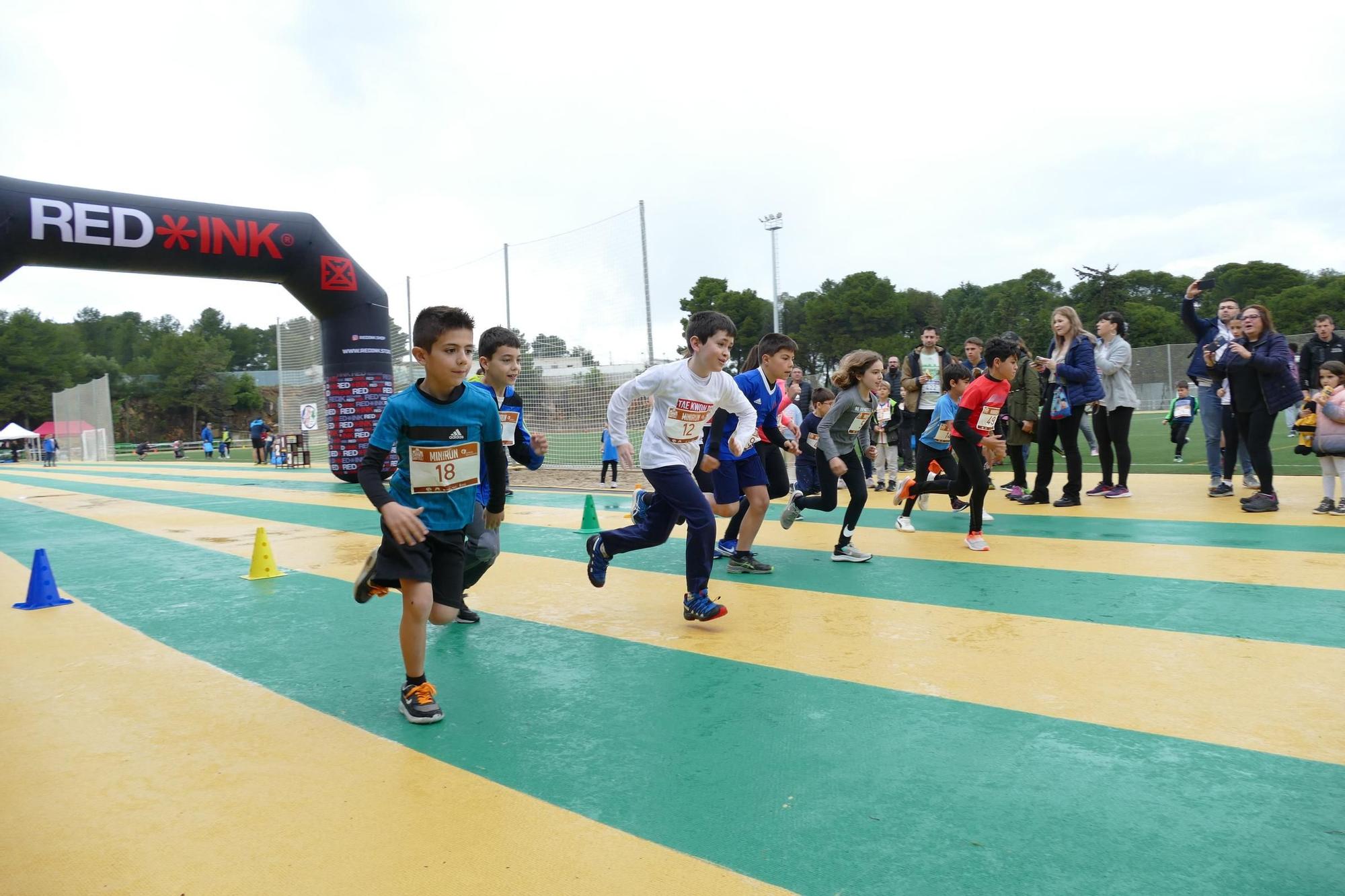 Unes 400 persones participen a la XVII Run Castell de Figueres