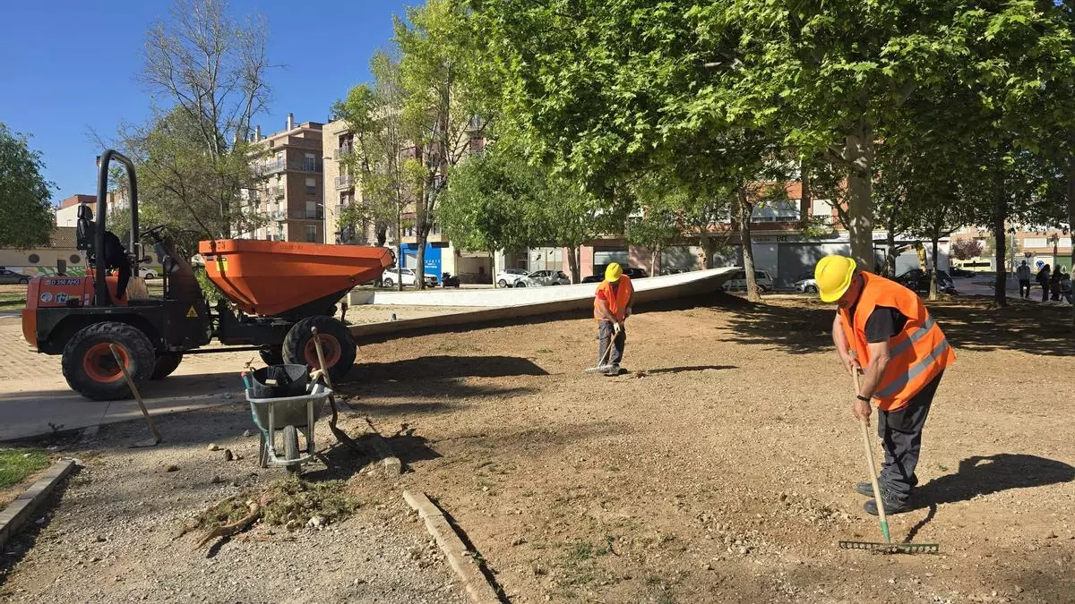 Paiporta avanza en la renovación del parque infantil y la recuperación del entorno natural de Villa Amparo