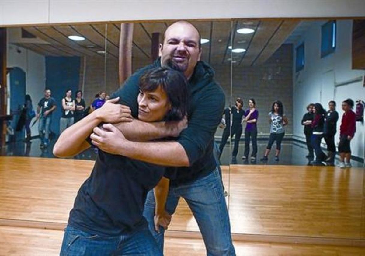 Classe pràctica 8 Iván Fernández i Vanessa Mendoza, tots dos de Sakura-Onna, fan una demostració.