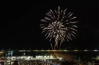 Castillo de fuegos artificiales por el 9 de octubre.