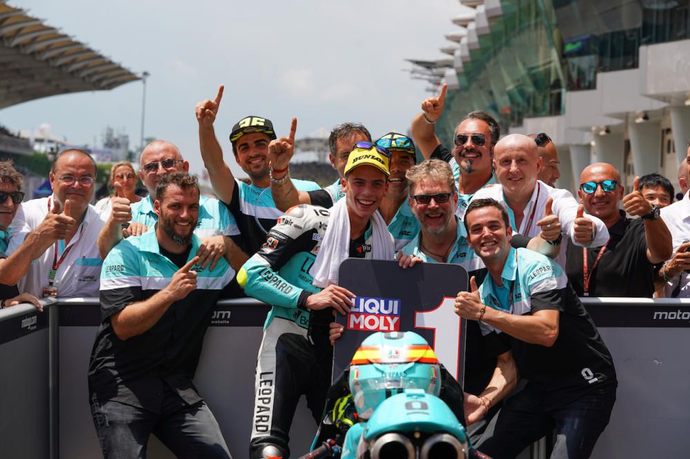 Joan Mir firma la décima victoria en Moto3 en Sepang