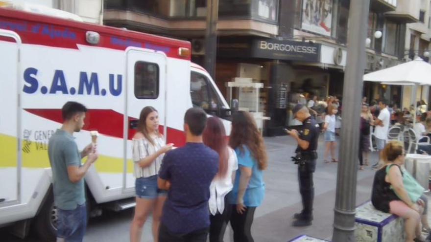 Críticas por no poder llegar un SAMU hasta un accidentado por las terrazas en Elche