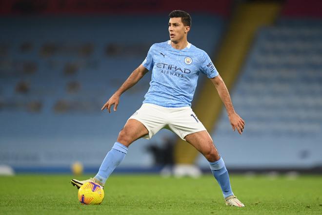 Rodri. El relevo natural de Busquets, aunque afianzado en el Manchester City. Su juego, su posición y su talante le hacen ser el nuevo 5 de España. Su valor de mercado asciende a los 80 millones.