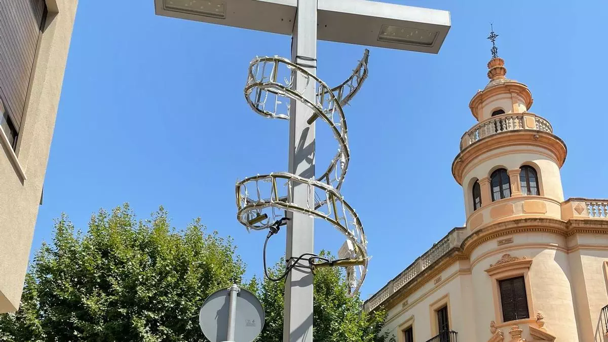 Mataró cuelga sus luces de Navidad en pleno agosto por "cuestiones logísticas" y para ser un "referente"