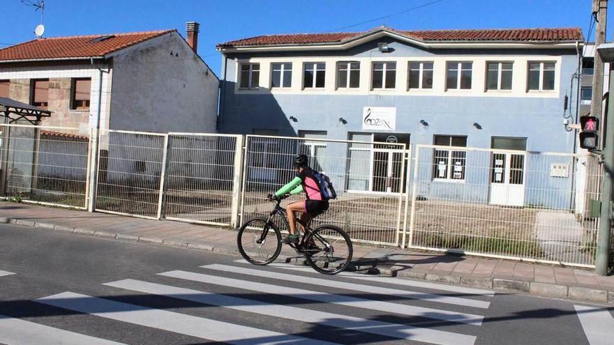 La entrada a la Escuela de Música, despejada