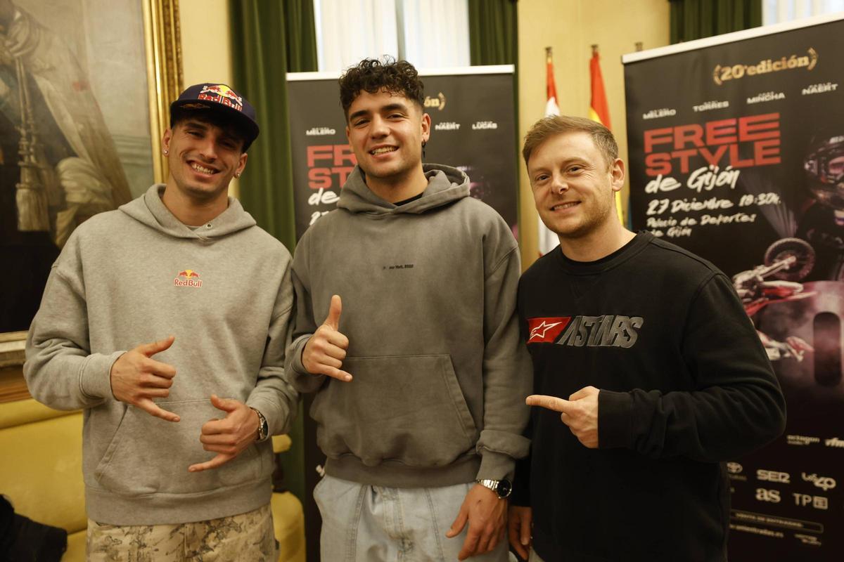 José Mincha, Mario Lucas y Maikel Melero, en el Ayuntamiento de Gijón durante la presentación del Freestyle.