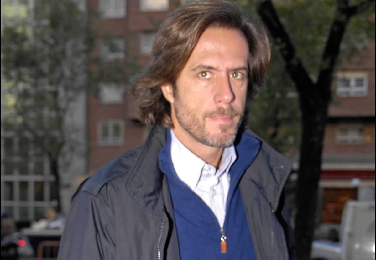 Carlo Constanzia padre acusado de falsificación documental