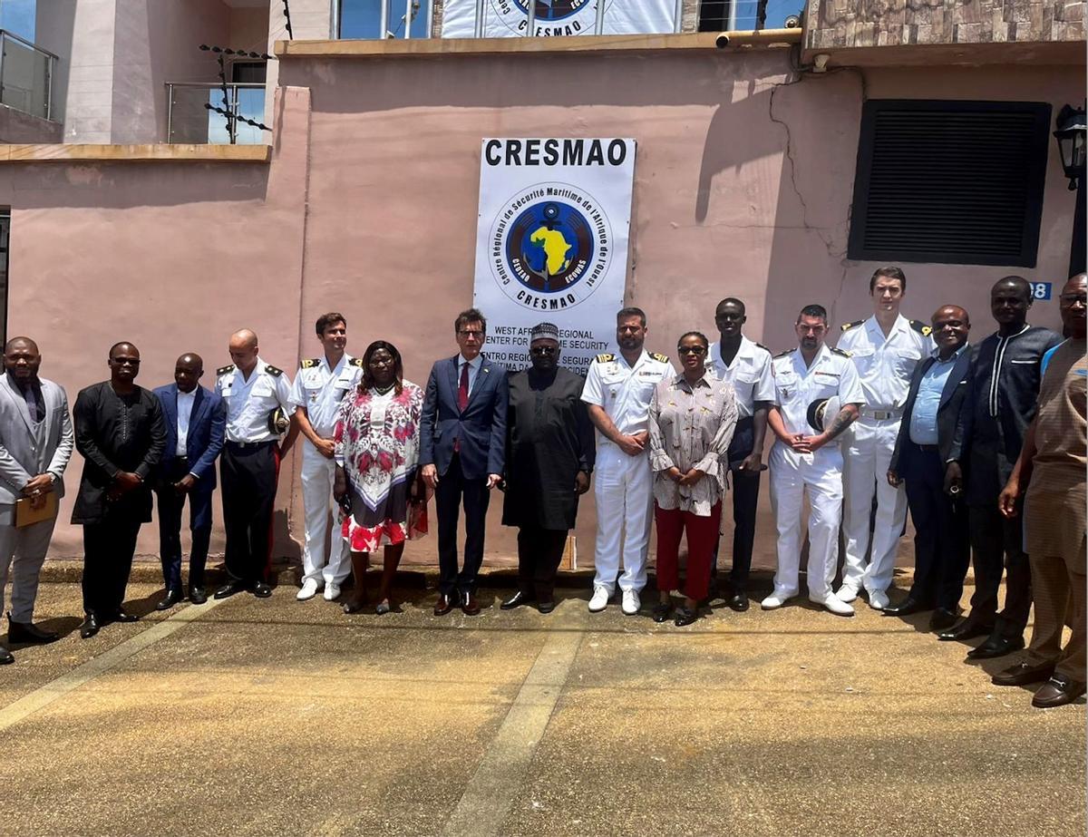 Dotación del buque Tornado visita el centro CRESMAO en Costa de Marfil