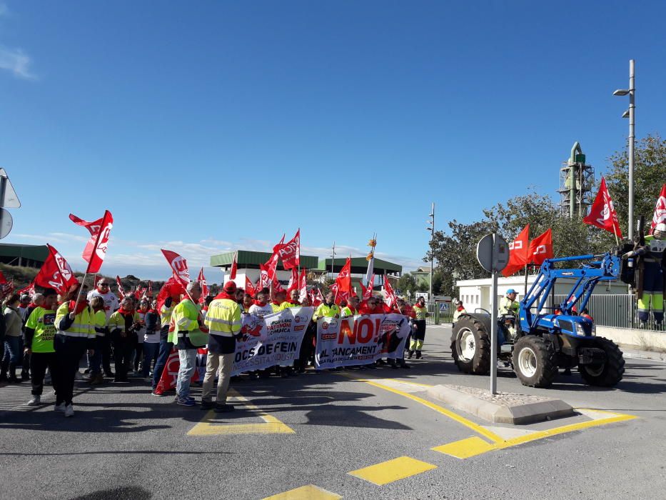 Cerca de 500 personas participan en Lloseta en la marcha contra el cierre de Cemex