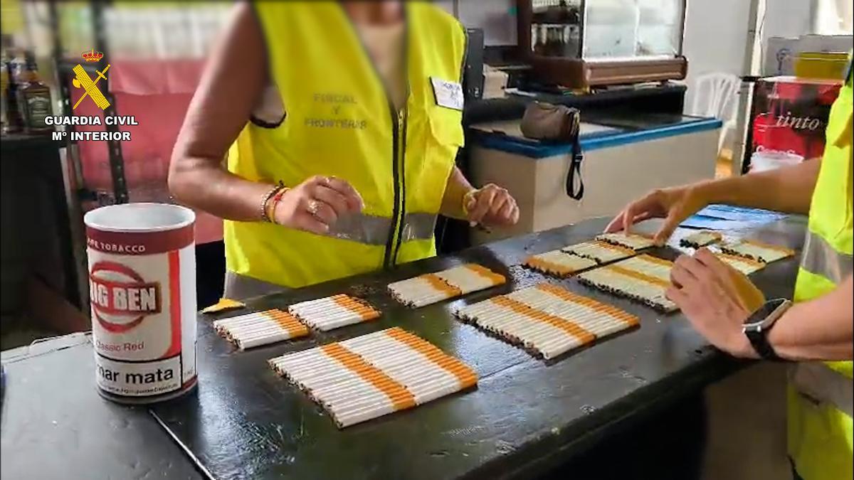 Cigarros intervenidos por la Guardia Civil en Puente Genil.