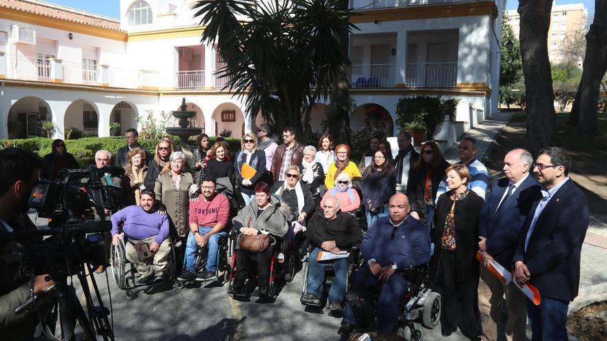 El presidente del Colegio de Médicos se reunió en La Noria con 22 asociaciones de pacientes.