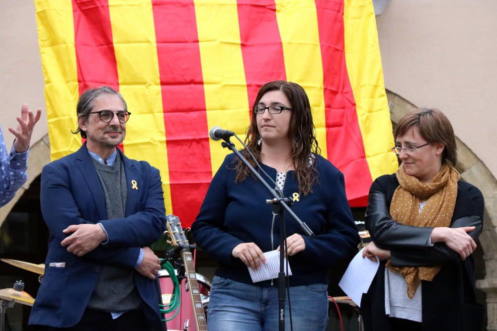 Salvador Clarà, Neus Matamala i Anna Puigdemont durant els parlaments