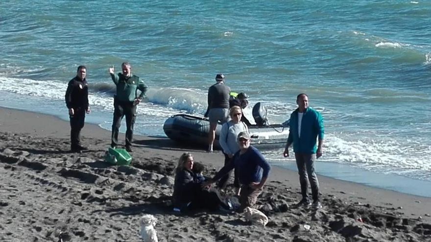 Localizados ocho ocupantes de la patera que llegó a Chilches con dos fallecidos