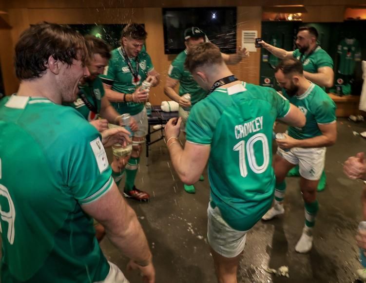 Los irlandeses celebran el título del 6 naciones 2024 de rugby