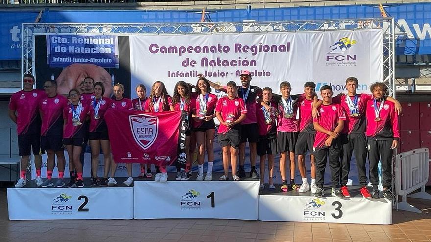 Nadadores de ESNA Lanzarote en el Campeonato Regional de Natación en Tenerife.