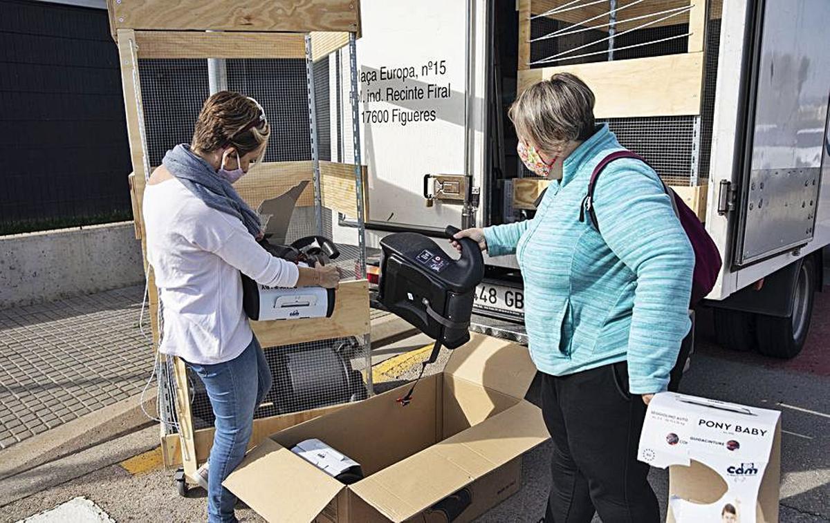 L’arribada dels 80 alçadors ahir al matí a l’escola de Caldes. | DAVID APARICIO