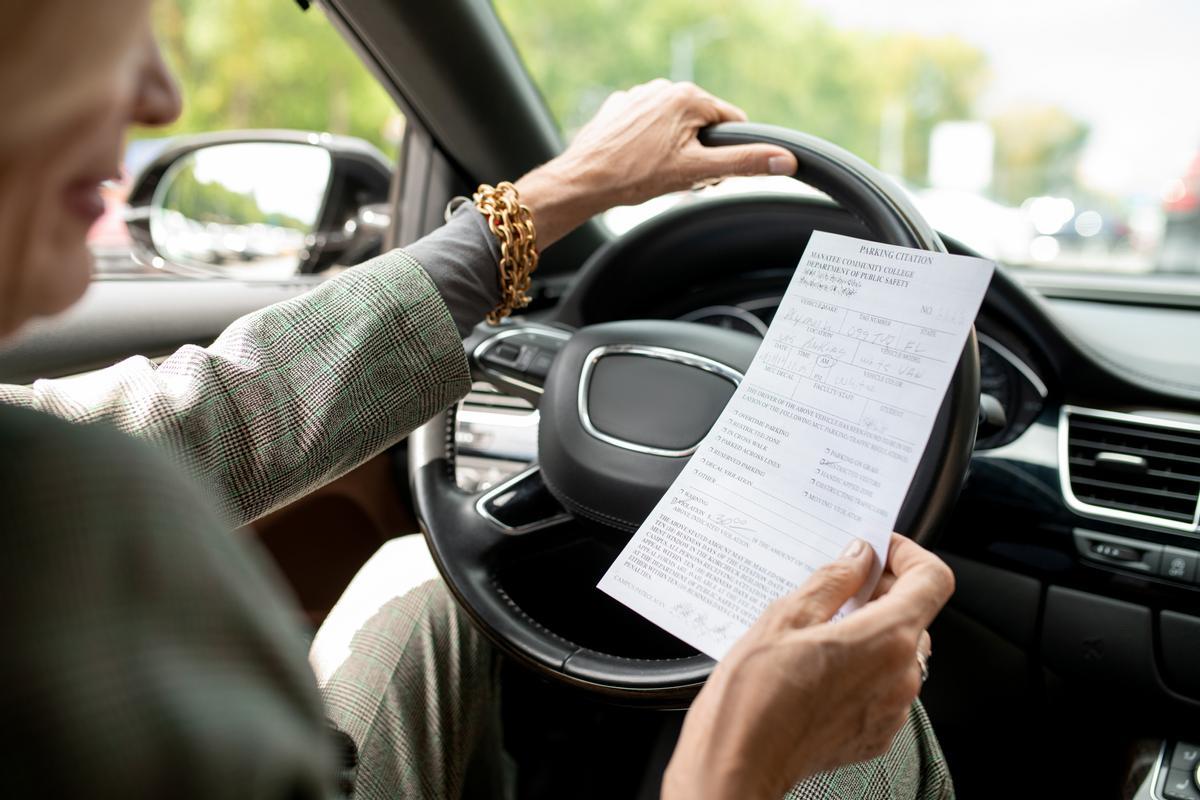 Dile adiós a las multas de la DGT por no llevar el carnet: ¡Bienvenido al futuro digital!