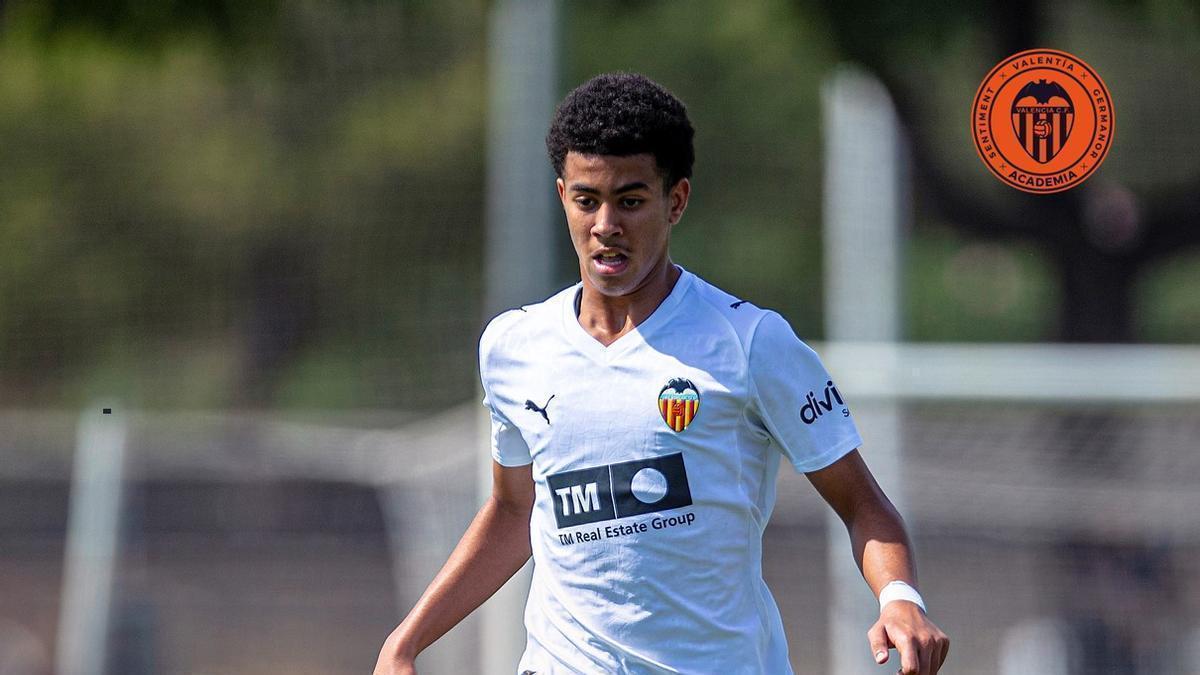 Anas El Magouri con la camiseta del Valencia CF
