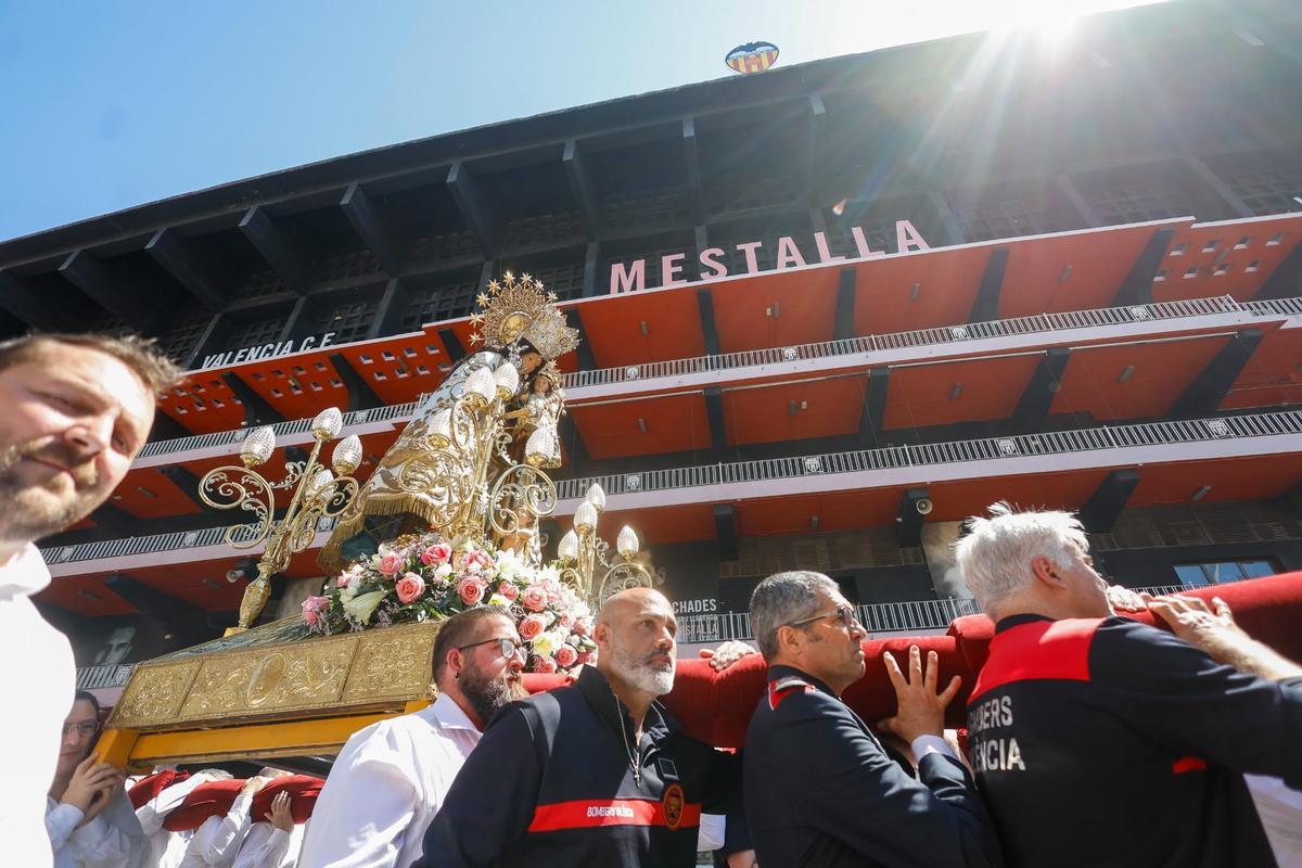La Virgen de Tabacalera recorre el barrio de la Exposición