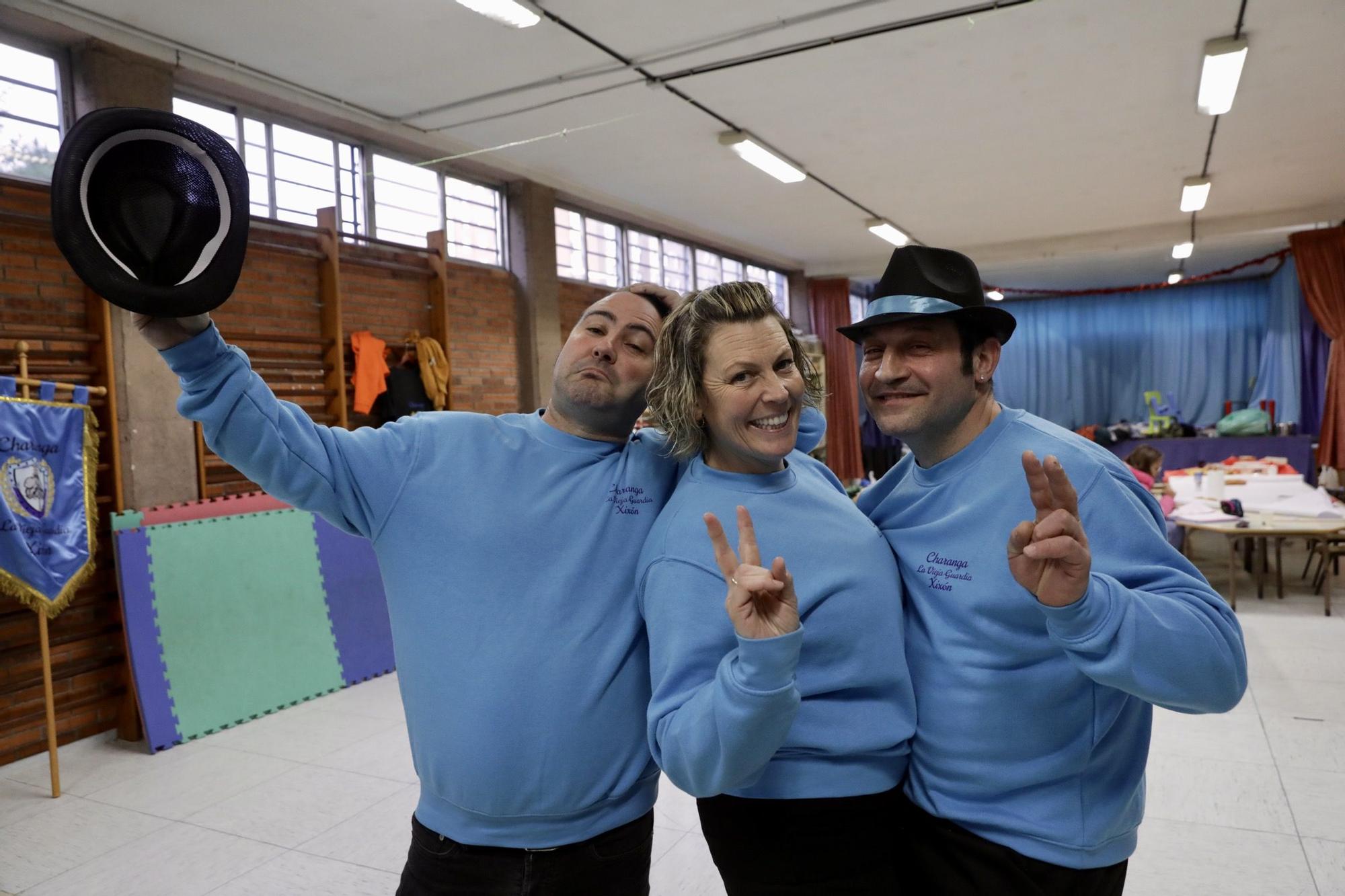 En imágenes: La charanga "La Vieja Guardia", el debut en el Antroxu