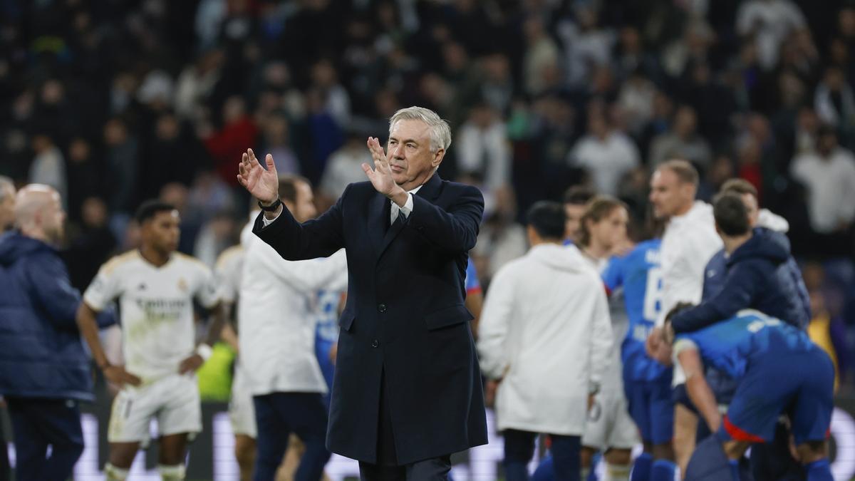 Carlo Ancelotti, entrenador del Real Madrid, durante el partido frente al RB Leipzig.