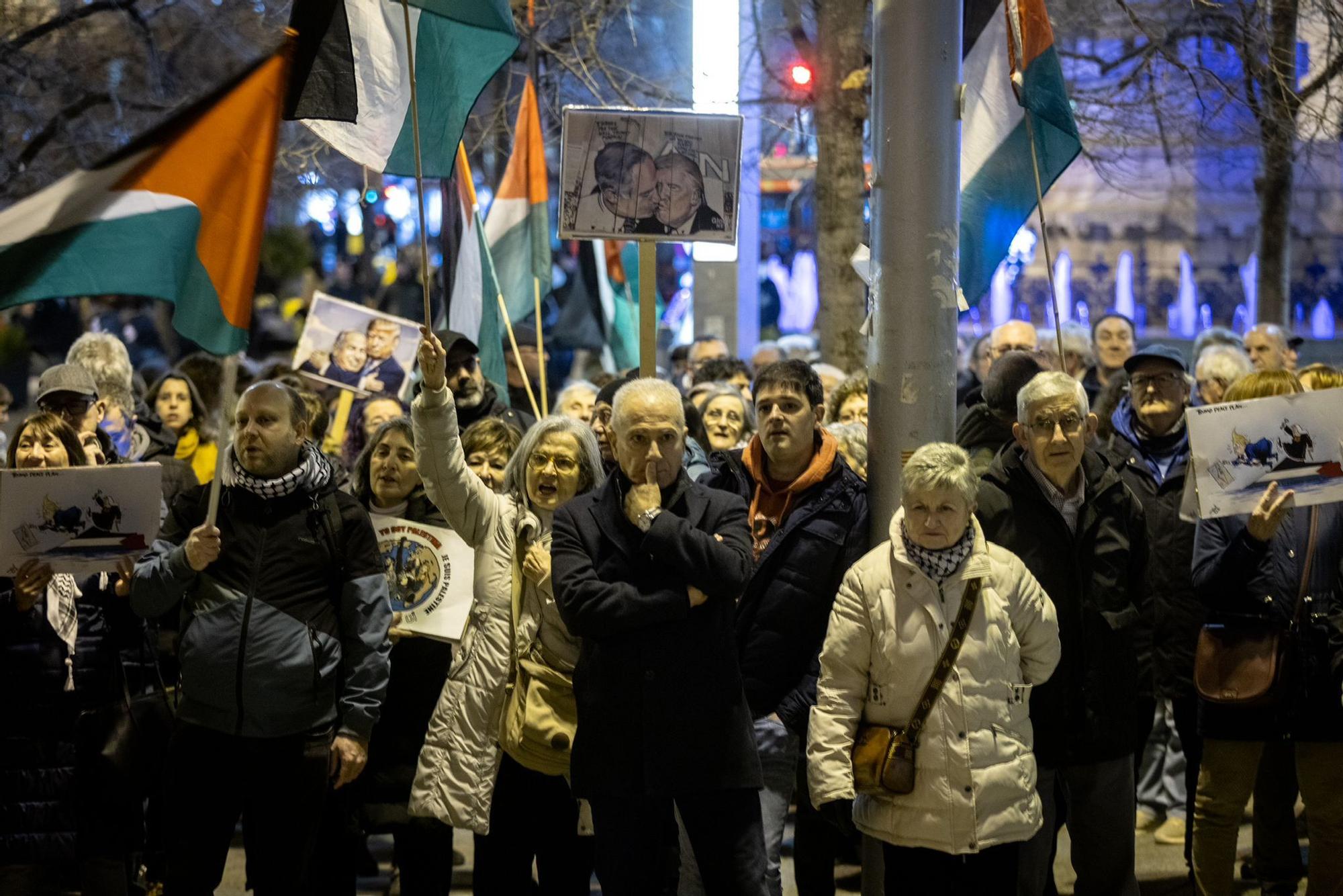 En imágenes | Protesta en Zaragoza por las polémicas declaraciones de Trump sobre Gaza