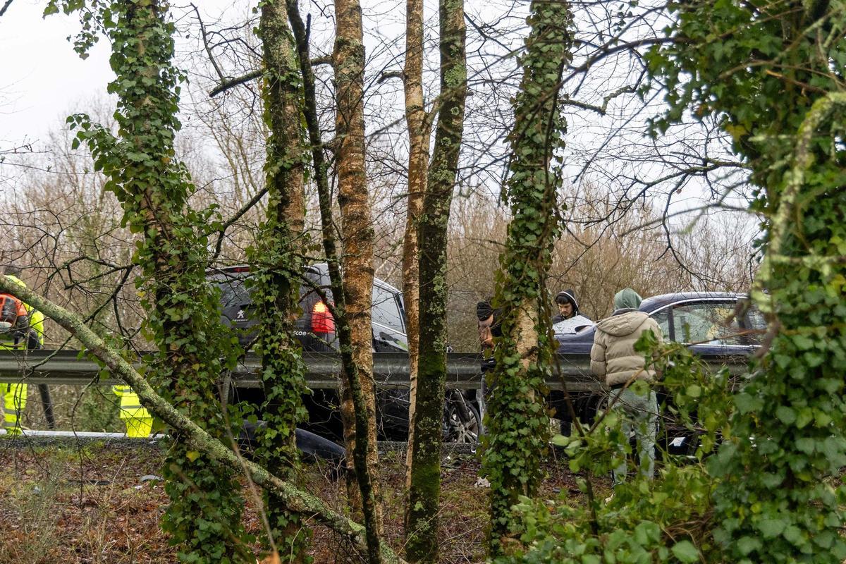 Un accidente múltiple obliga a cortar la AP-9 en sentido Santiago