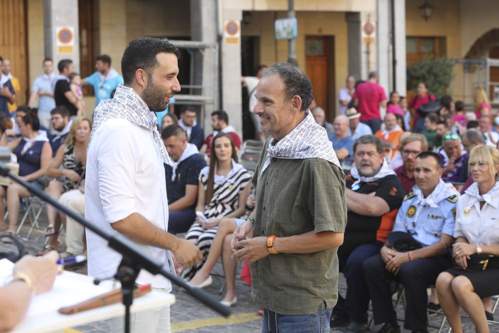 Fiestas de Sagunt. Pregón De Vicente Vayá y puesta del pañuelo de las peñas.