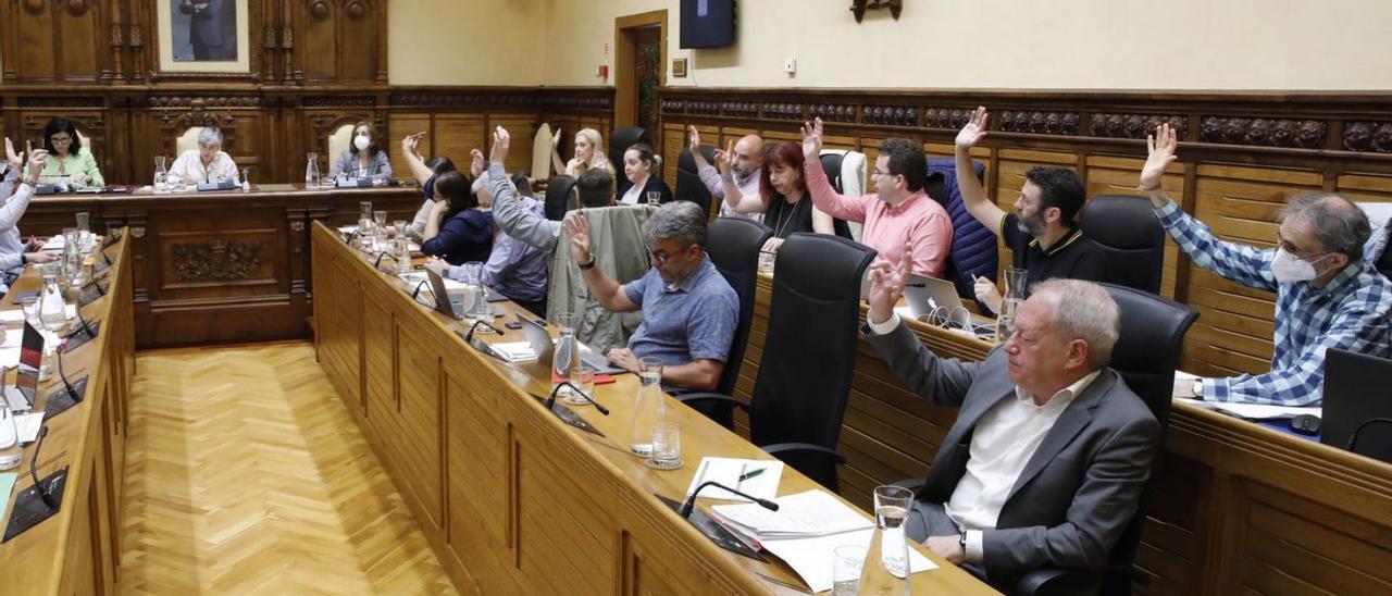 Gijón se abre a retrasar la prohibición de circular sin etiqueta más allá  de 2026 - La Nueva España