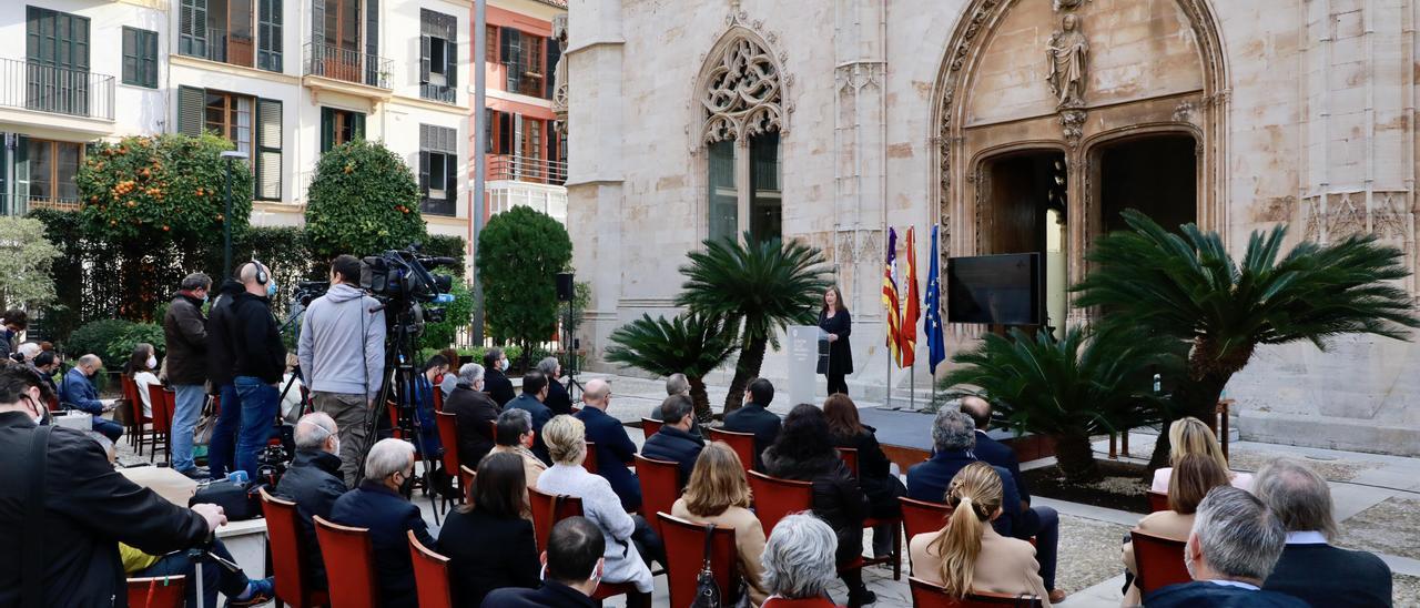 Francina Armengol presenta en Palma la nueva legislación turística.