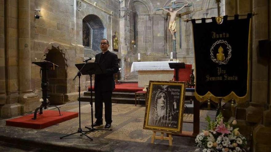 Miguel Ángel Hernández, durante el pregón de Semana Santa en la iglesia de San Juan.